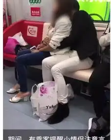  最不要脸情侣上线,地铁上演花式秀恩爱,网友有需求去宾馆