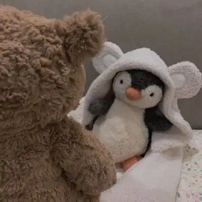  天好冷啊所以你会扔掉手中的烟情侣头像我要个性网