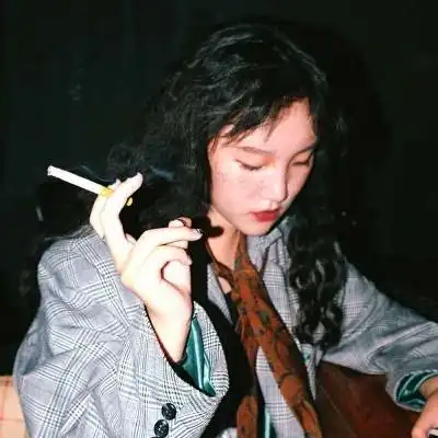  社会女生纹身抽烟头像2020最新美女纹身霸气头像大全