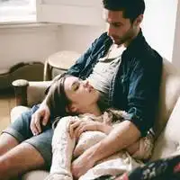  相拥一起的情侣qq头像