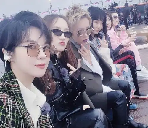  孟佳的英文名笑喷人,张雨绮的新名字很憨,姐姐们的表情却成亮点