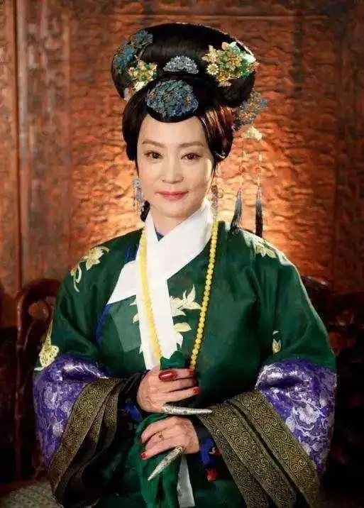  61岁刘雪华曾与秦汉是最佳荧幕情侣,爱上渣男刘德凯一生悲惨