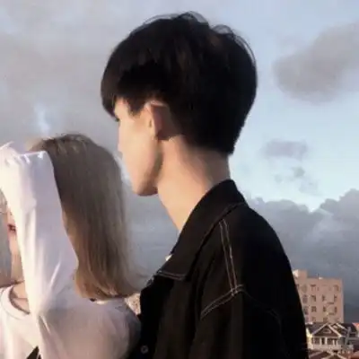  2020流行的情侣头像一人一张梦里会有她的影子