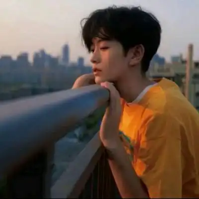  阳光又自然的帅气男生头像,阳光少年帅气ins男生头像