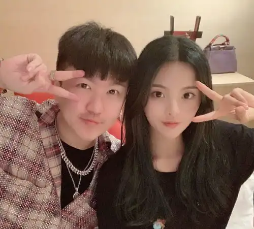 张大大杨颖杨超越合影不见杨幂被质疑已出局其实杨幂忙着陪女儿