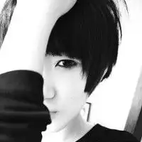  帮我配个情侣头像图片在下面颜色要一样