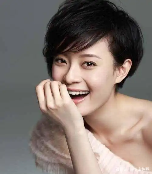  金鸡奖典礼上,邓超给孙俪比心夫妻恩爱是孩子最好的原生家庭父亲蓝羽对方