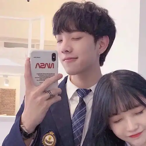  情侣头像愿在你心里的人,就在身边