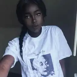  非洲版刘亦菲骗了多少人放大图片后,网友茧子那么厚