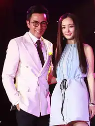  杨幂刘恺威热恋进行时明星情侣装抢镜