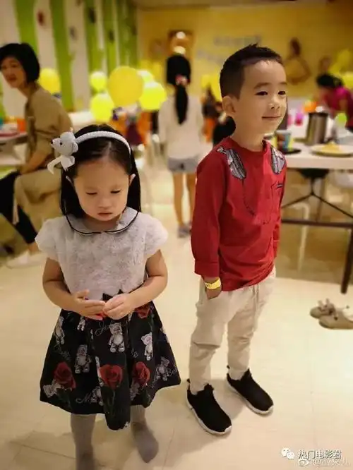  应采儿带儿子为邓丽欣庆生,遇闺蜜关颖,jasper表情太搞笑