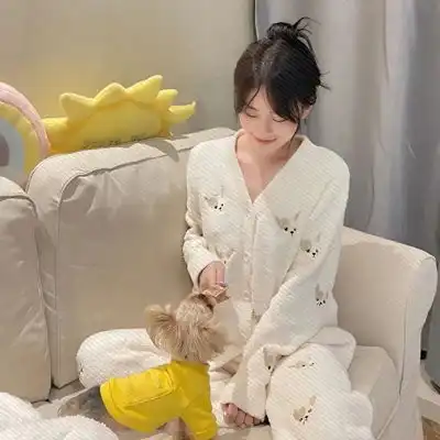  2023最新温馨女孩与狗狗情侣头像