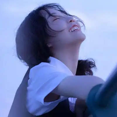  微笑女生头像治愈系女生笑容图片