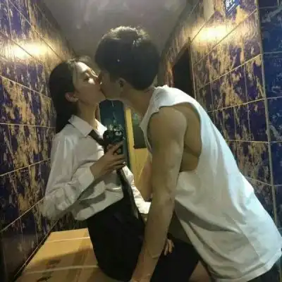  网恋吗我有几千张假照你喜欢qq情侣头像我要个性网