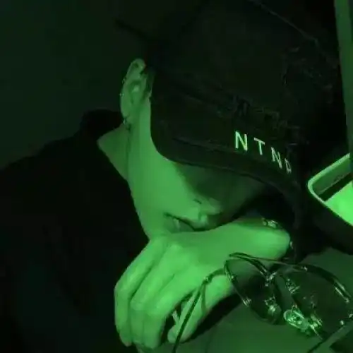  男生绿色头像男生绿色头像全绿霸气