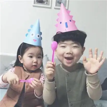  让我们一直回忆童年的爱吧,萌娃头像情侣搞怪可爱一对