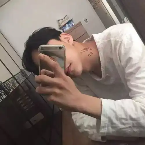  头像篇我在对错都分不清的年纪里