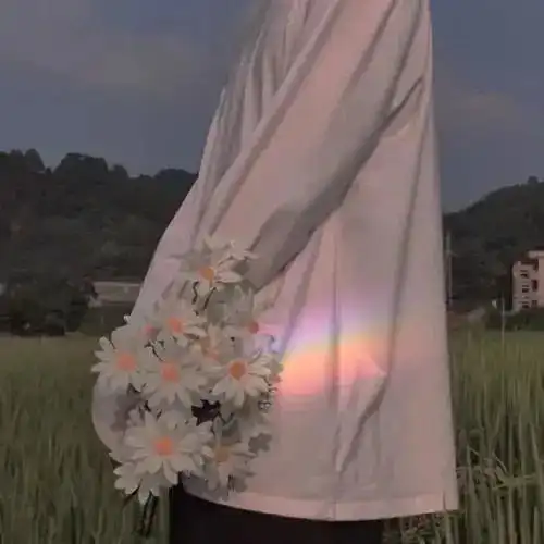  简单干净的男生头像