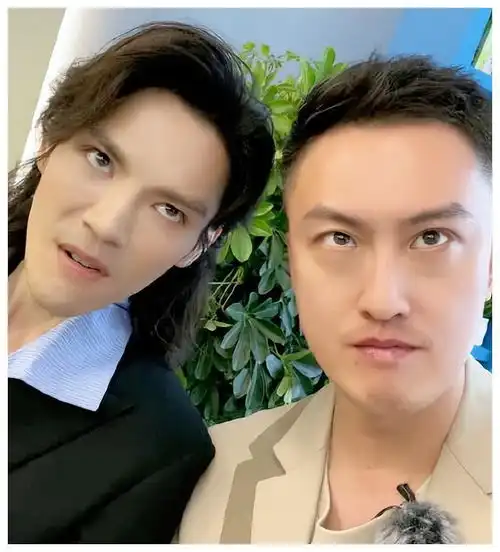  许君聪看向佐,发现冷幽默,网友赞刘海柱格局大贾玲成龙周星驰演艺事业网易订阅