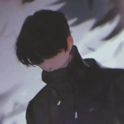  民间故事小伙不听劝阻执意外出,还好母亲的护身符救了他