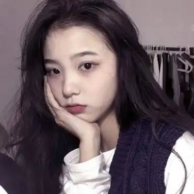  女生头像可爱单纯清新,面带微笑甜美的美女