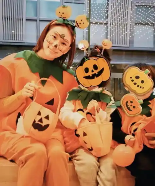  章子怡一家过万圣节小苹果高颜值艳压后妈,郭富城把方媛宠上天