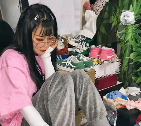 杨清柠顾茜茜不愧是闺蜜,两人同时转换风格,网友爱情的力量