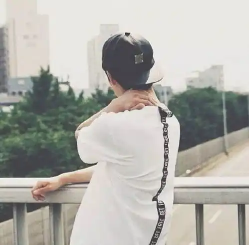  韩流男头像背影