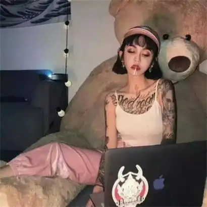  2020霸气头像女生超拽冷酷,纹身的抽烟的社会女