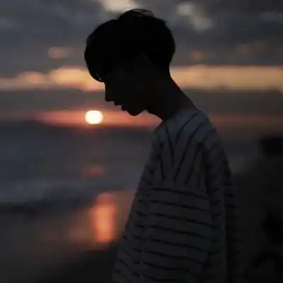  失恋的头像男生心碎伤心分手照片伤感图片男