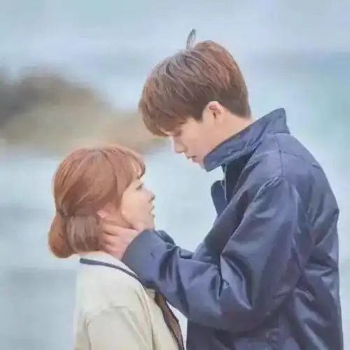  22岁新晋小花恋爱曝光后罕现身,五官精致气质好,被指撞脸刘亦菲