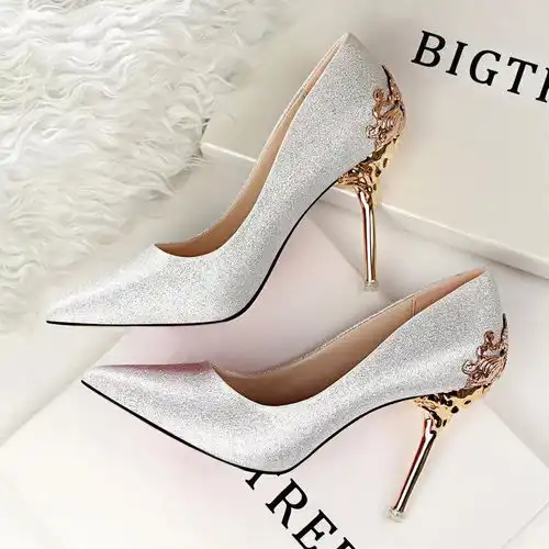  尖头女鞋,个性潮流尽显时尚显脚瘦显腿长,女人尽赚回头率