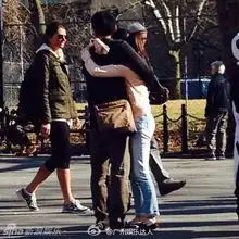  奶茶刘强东曝最新情侣照网友心碎不已