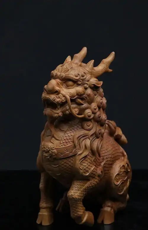 纯手工雕刻的一尊老山檀香麒麟,太漂亮了