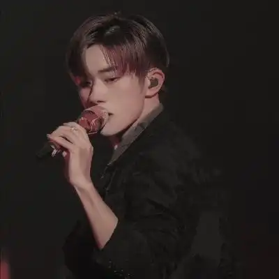  男生qq头像高冷帅气抱猫的开车的都有