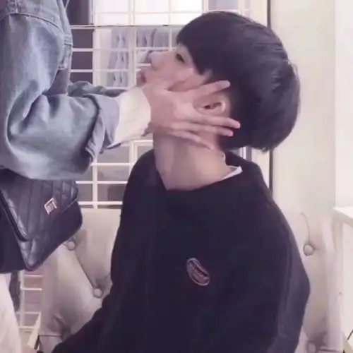  我们的爱自由却不散漫,情侣头像简单干净大方