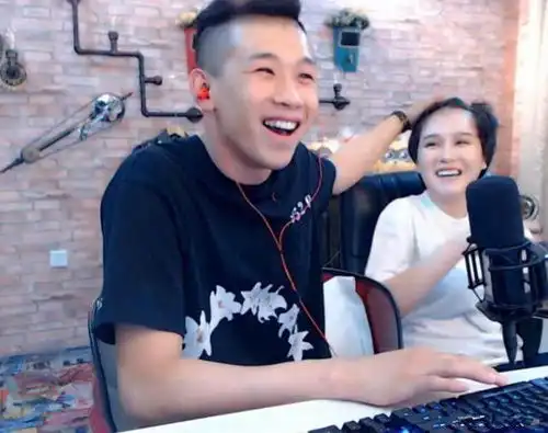  赵本山女儿为什么叫球球球球和天佑在一起了吗