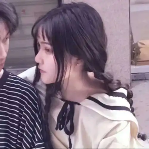  我们的爱自由却不散漫,情侣头像简单干净大方