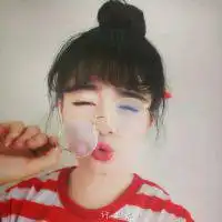  女生抱着熊的情侣头像只想等到等不到的你戴墨镜的女生qq头像