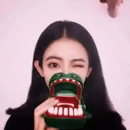  你要跟猫学一下,保持冷漠,适度撒娇,几乎不动心