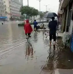  紧急狂风暴雨袭击太原多地被淹,连续降雨秒变水城太原人挺住