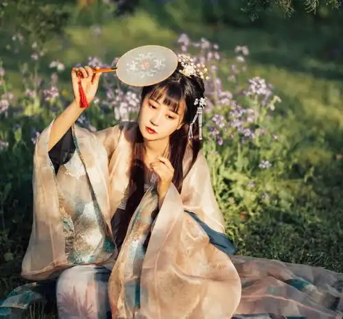  重生八零大美女重生后她貌美如花,众星捧月,终于变成美女了