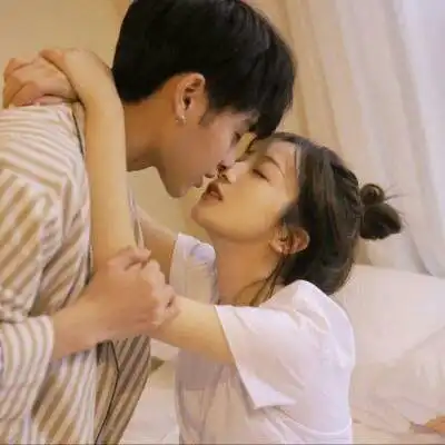  情侣头像我要在透明的火焰里,变得像灰烬一般轻松