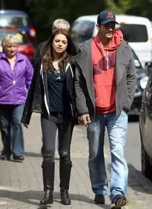  小情侣们约会忙,新婚couple如胶似漆海报网最新欧美明星情侣街拍合辑5月10日5月23日