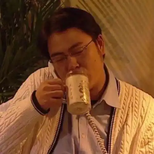  0806搞笑图片大哥一看就不是一般人