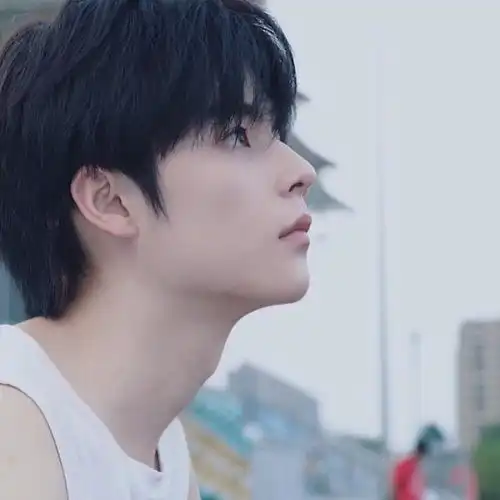  有没有清新,好看的男生头像,那种真人的