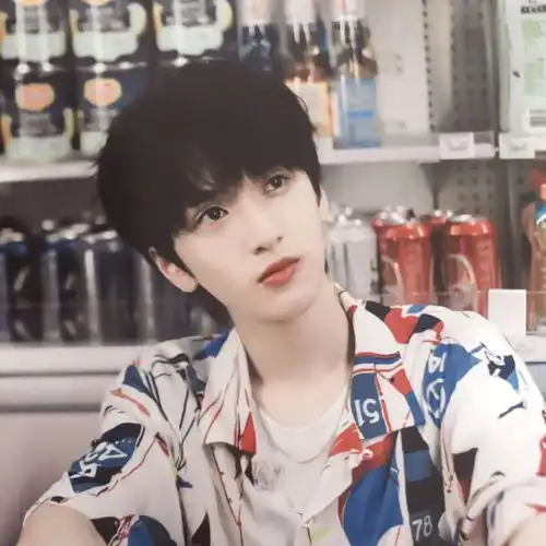  严浩翔头像如果累了就抬头看看璀璨的星海