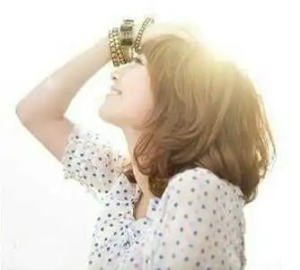  求这张情侣头像的另一张,最好是清晰的