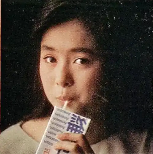  当年比周慧敏仲红嘅玉女离婚后丈夫破产,肥肿难分沦为售楼小姐,如今