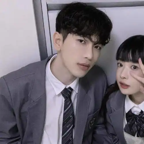  情侣头像真人系列两人使用的情侣头像